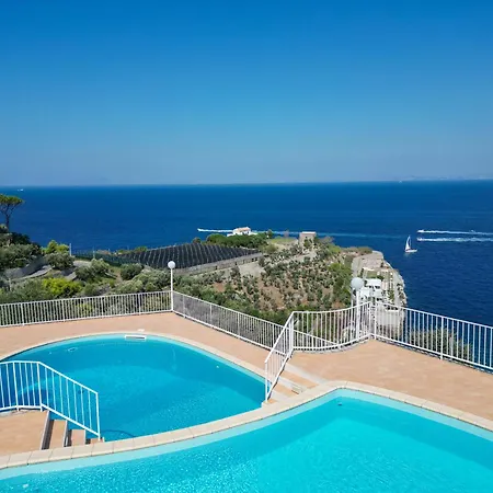 Lubrense Hotel