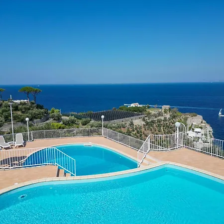 Villaggio Lubrense 3*
