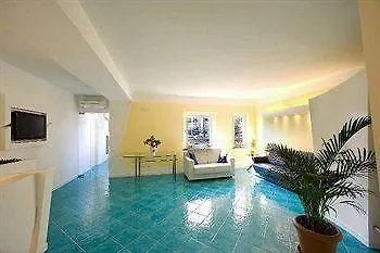 מלון Villaggio Lubrense 3*
