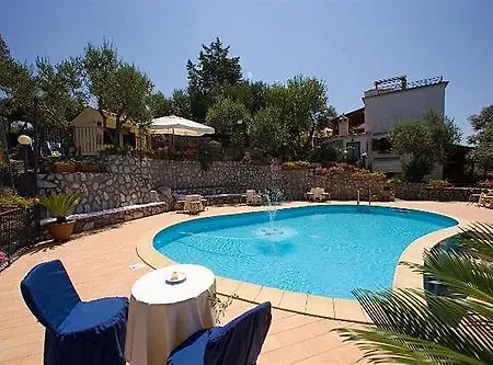 Villaggio Lubrense ホテル 3*