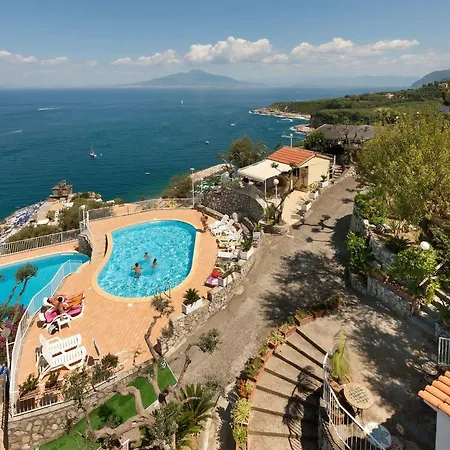 Villaggio Lubrense 3*