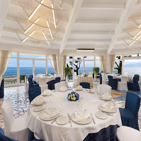 ホテル Villaggio Lubrense 3*