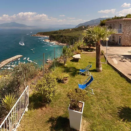 Lubrense Hotel